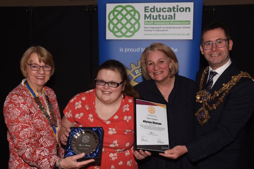 Alyssa receives Courage Award